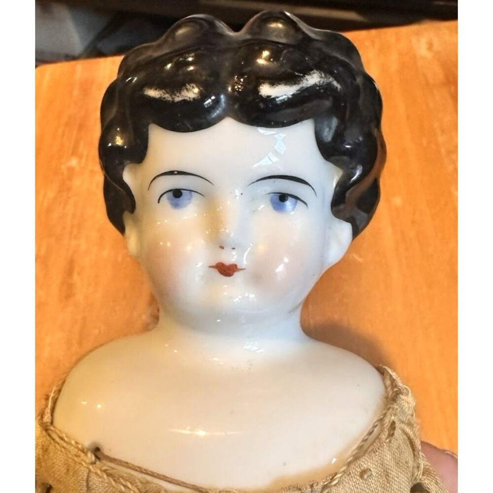 14" china porcelaine doll Low Brow black hair Victorian Blue Eyes sawdust body ?